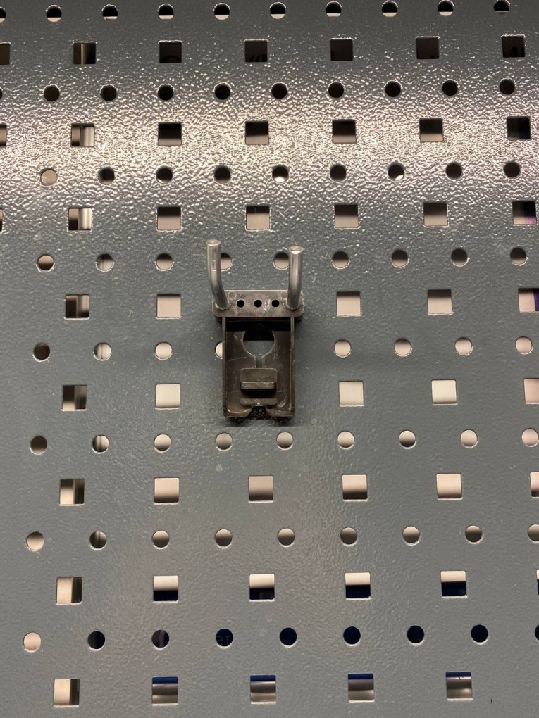 Крючок двойной 38 мм купить в Калининграде Крючок двойной 38 мм купить в Калининграде