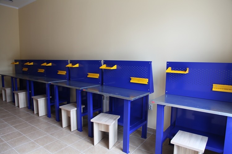 Верстак-стол бестумбовый ВП-1 с экраном купить в Калининграде Верстак-стол бестумбовый ВП-1 с экраном купить в Калининграде