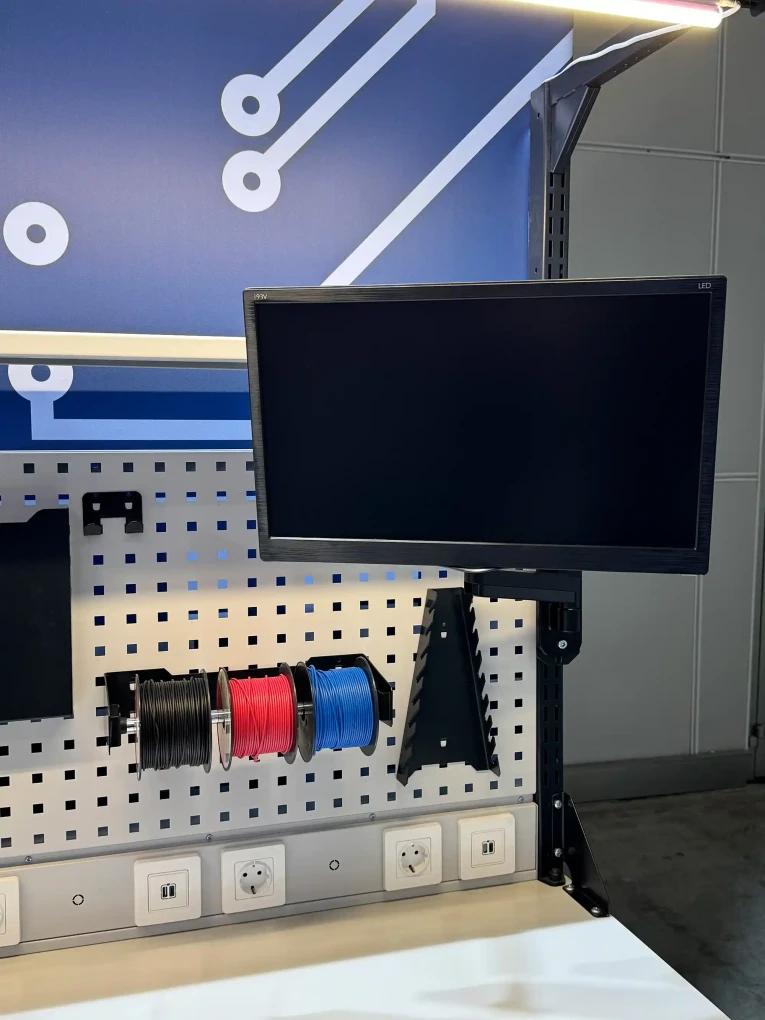 Кронштейн для монитора DBL купить в Калининграде Кронштейн для монитора DBL купить в Калининграде